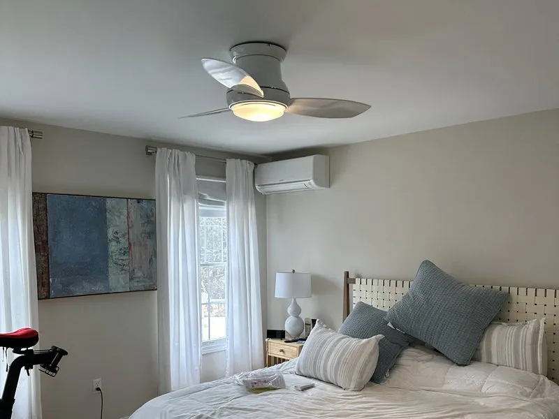 Ceiling fan with light in a bedroom
