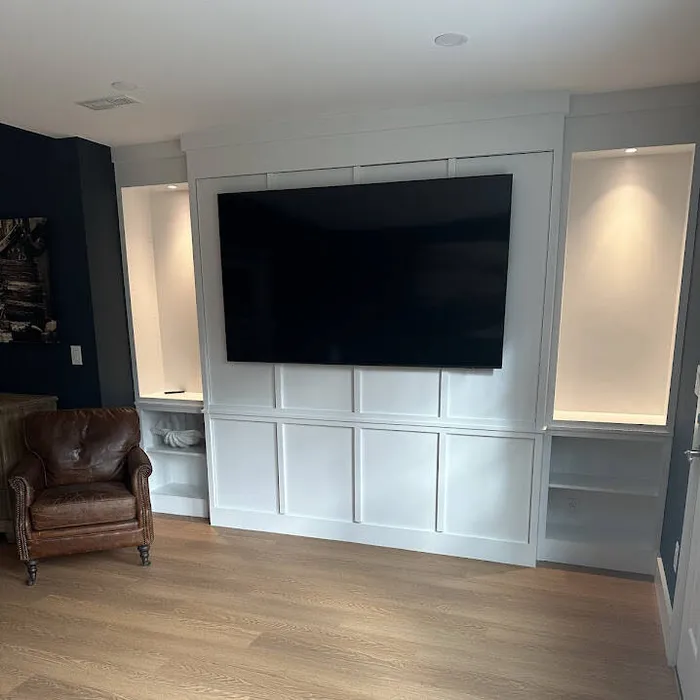 Built-in wall with accent lighting