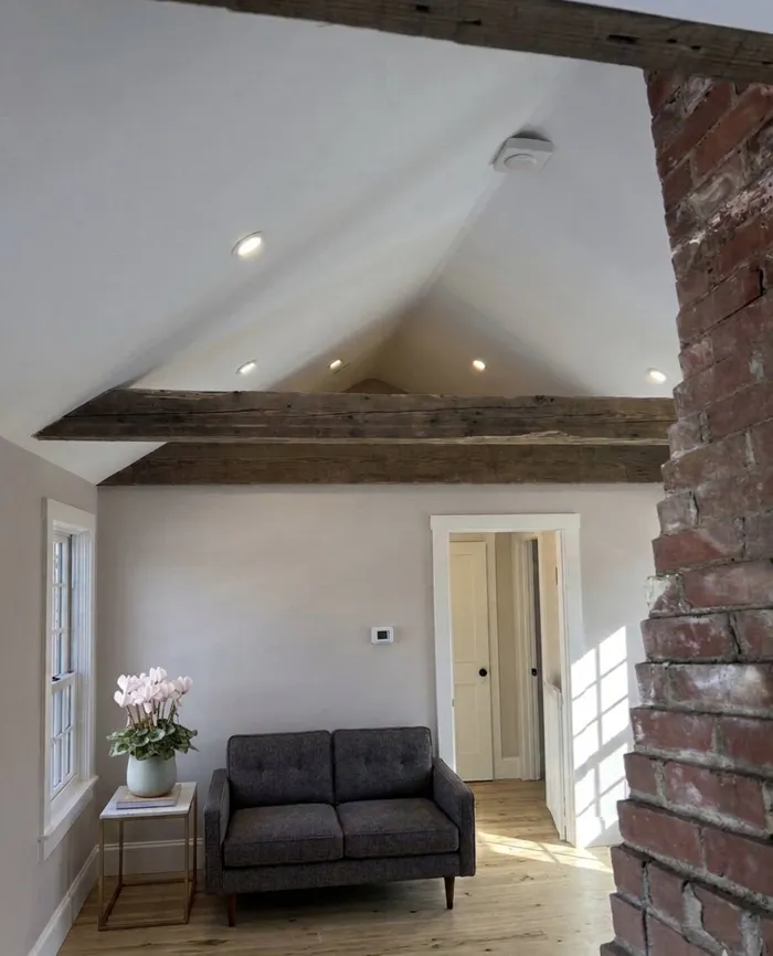Vaulted ceiling with recessed lights